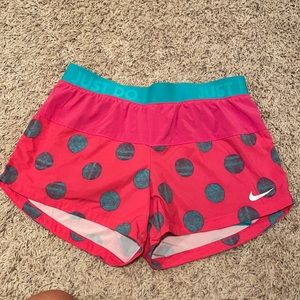 REALLY CUTE rare women’s Nike shorts size M